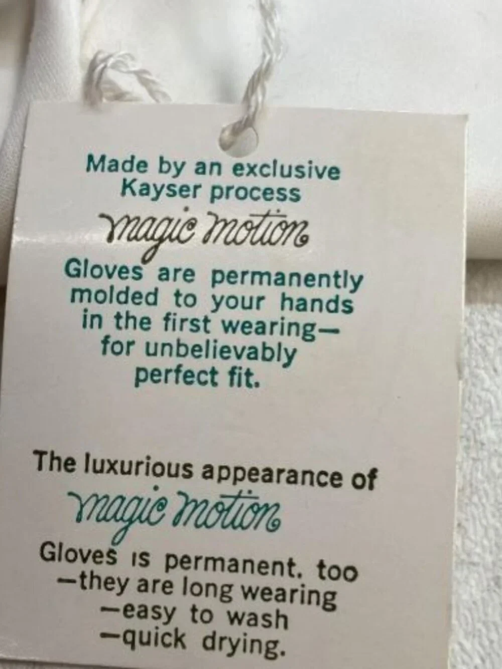 Vintage 70s Kayser Women's White Magic Motion Stretch Gloves NWT One Size